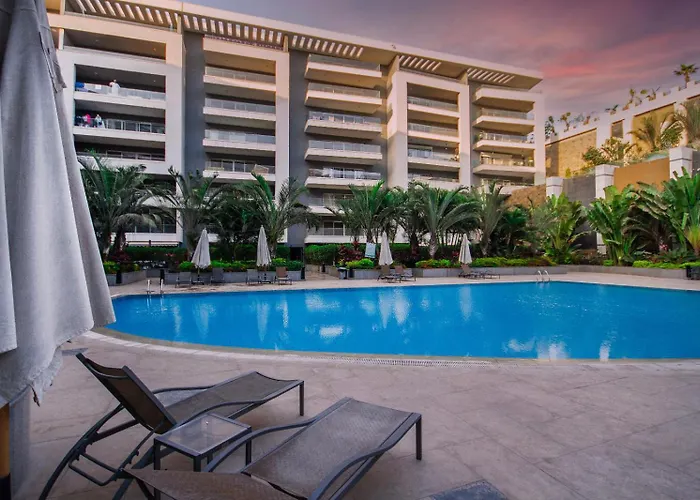 Luxurious Family 5Br Pool View Near Airport!